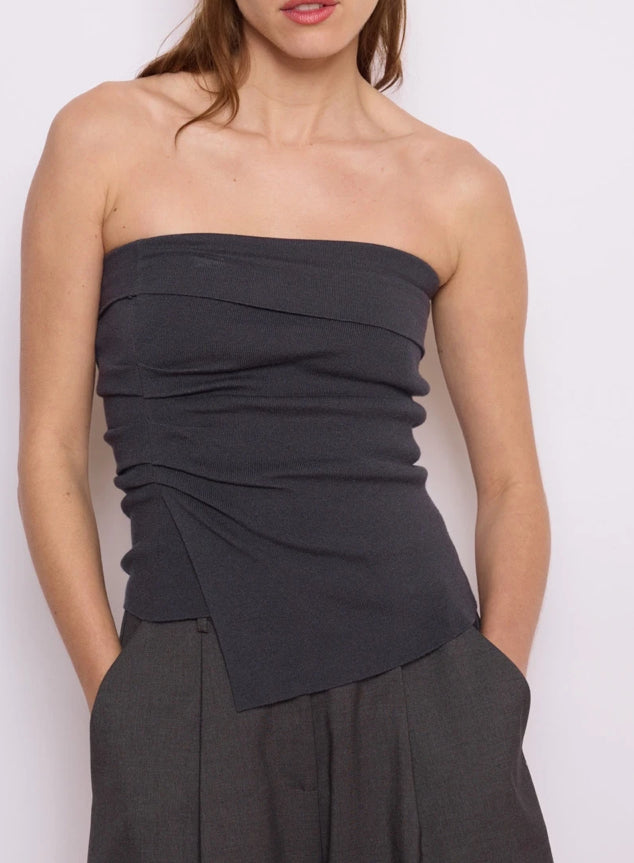 Sleeveless strapless top