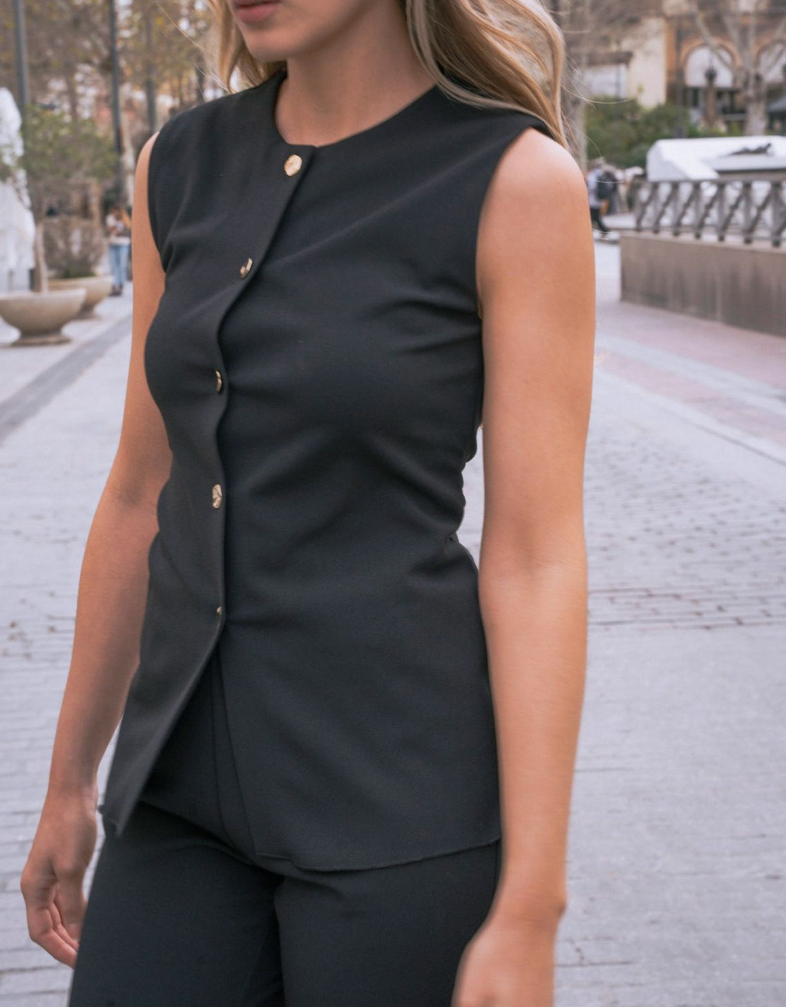 Buttoned vest