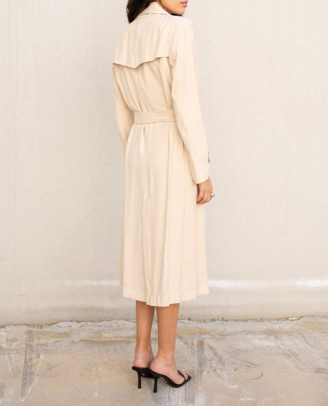Fluid trench coat